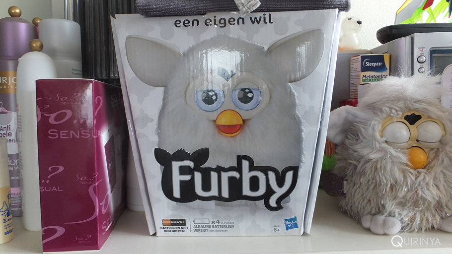 Doos van de nieuwe Furby.